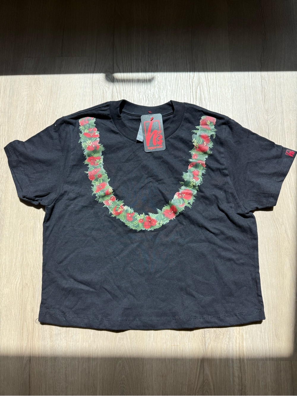 BNWT Homegrown Hawaii Lei t-shirt